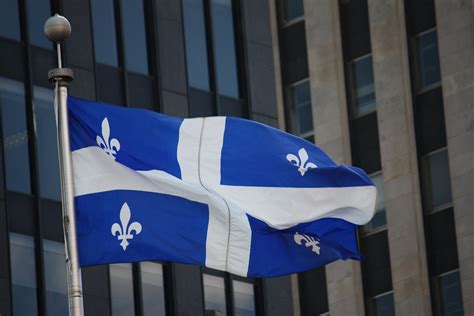 What flag did Quebec adopt in 1948?